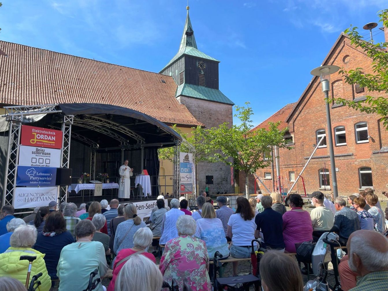 Honigkuchen-Senf-Fest begeistert über Ortsgrenzen hinweg – „The Voice Kids“-Kandidatin Isa auf der Bühne